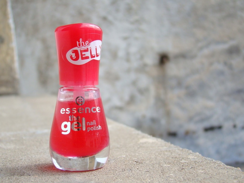 essence-the-gel-nail-polish-the-jelly-bubble-gum-Nagellack-2015-1024x769